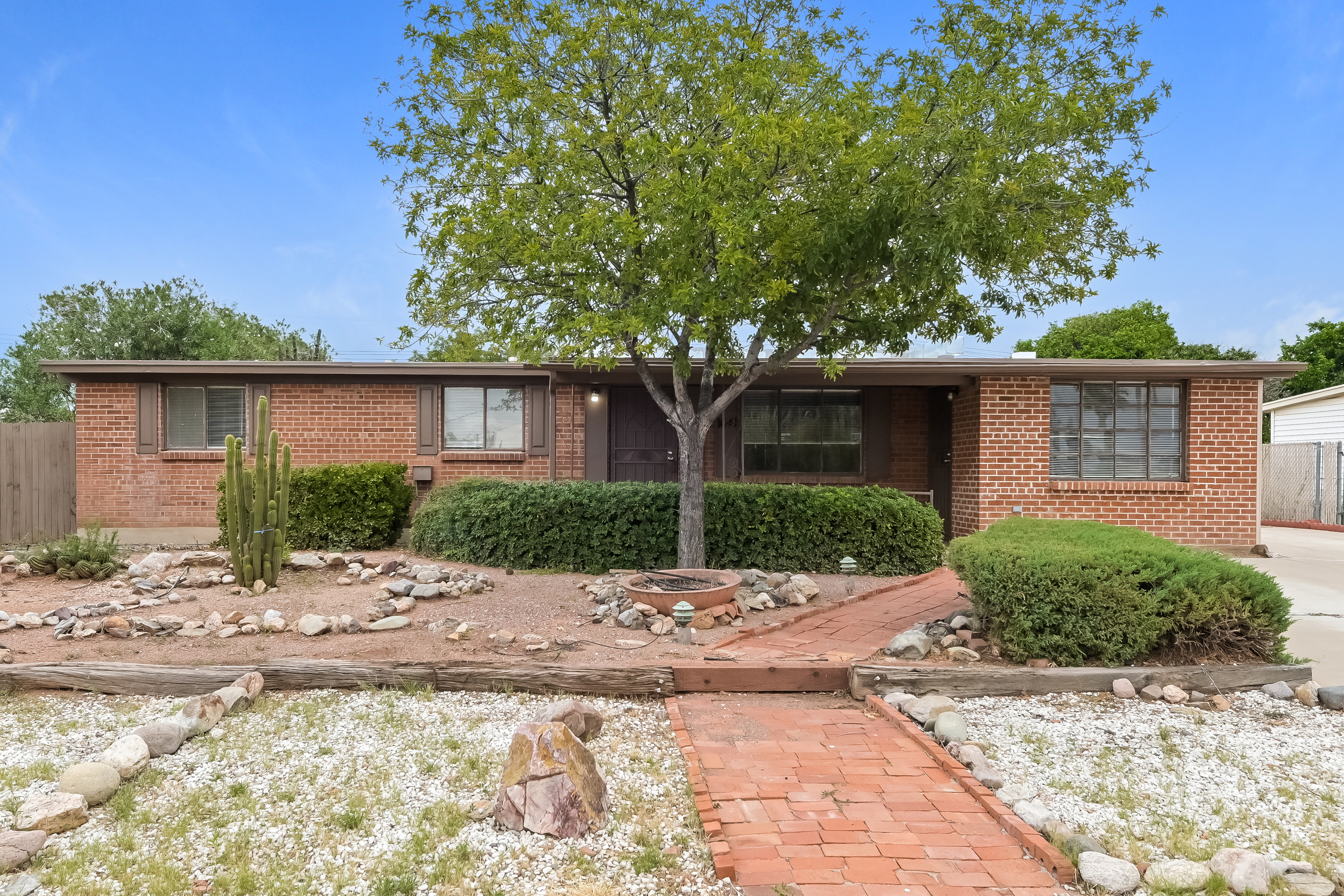 1641 S Cloverland Ave Tucson, AZ 85711
